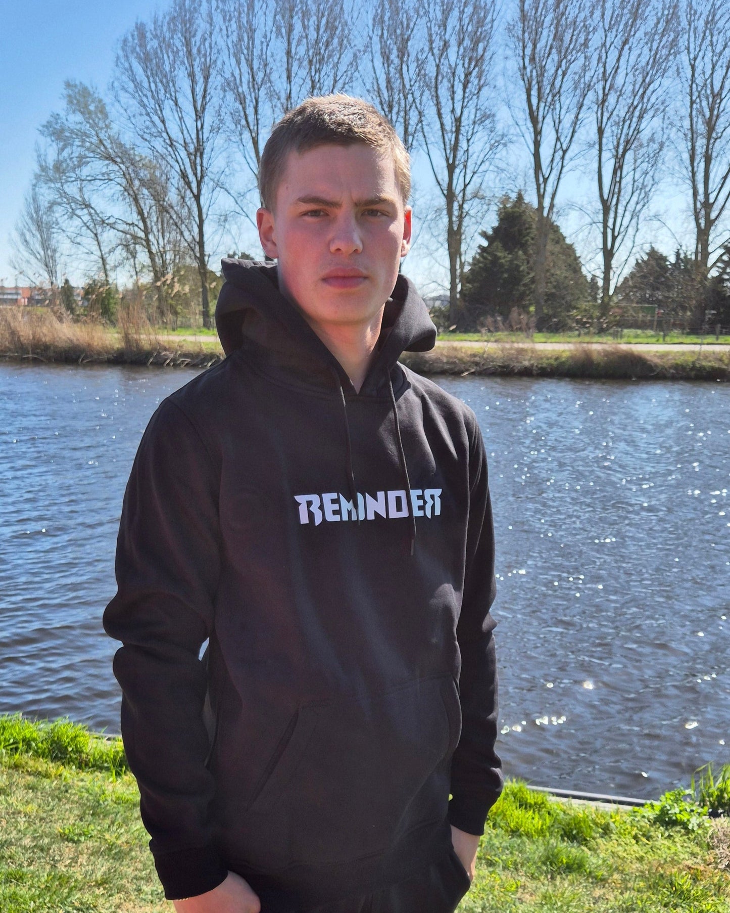 reminder hoodie witte logo tekst