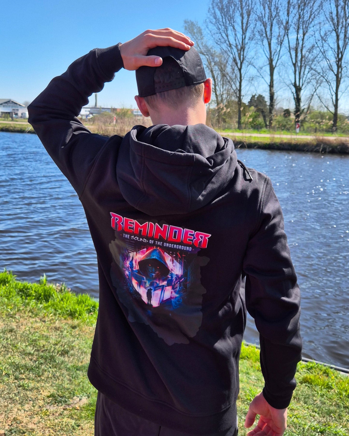 reminder underground hoodie zwart