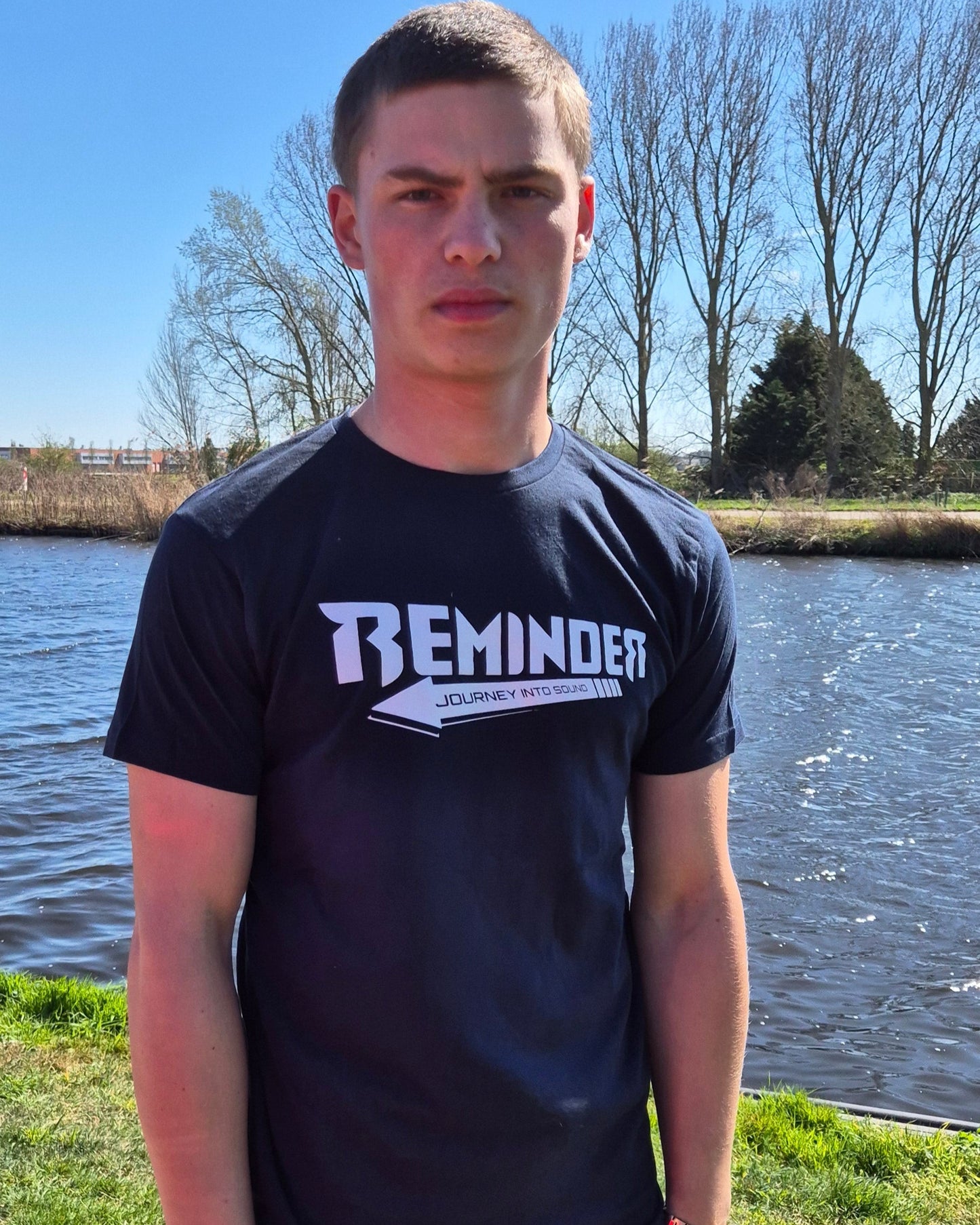 Reminder shirt wit logo donker blauw