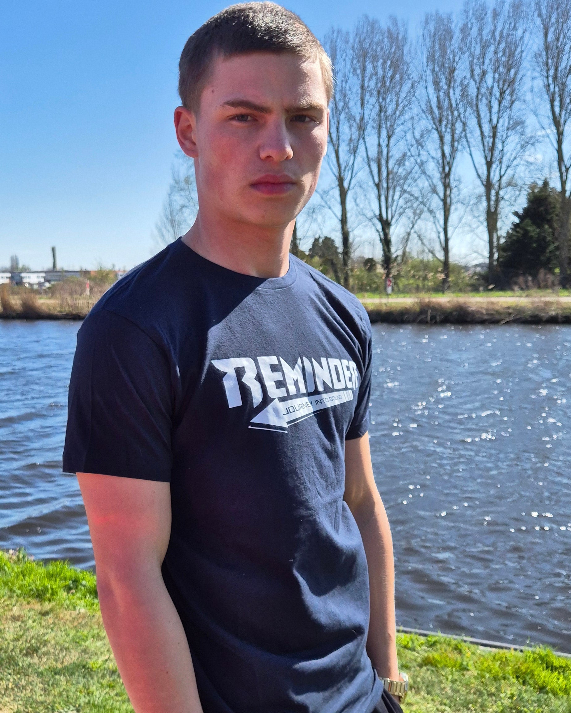 Reminder shirt wit logo donker blauw