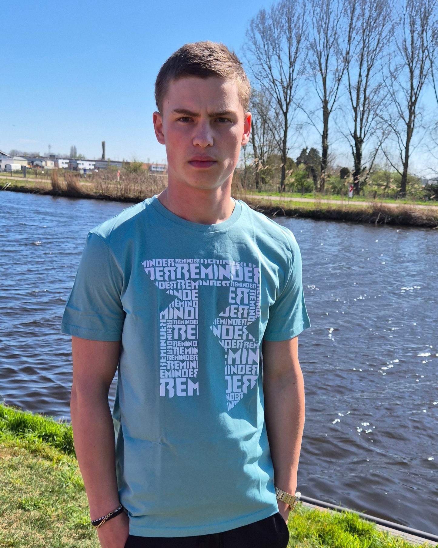 Reminder r logo shirt